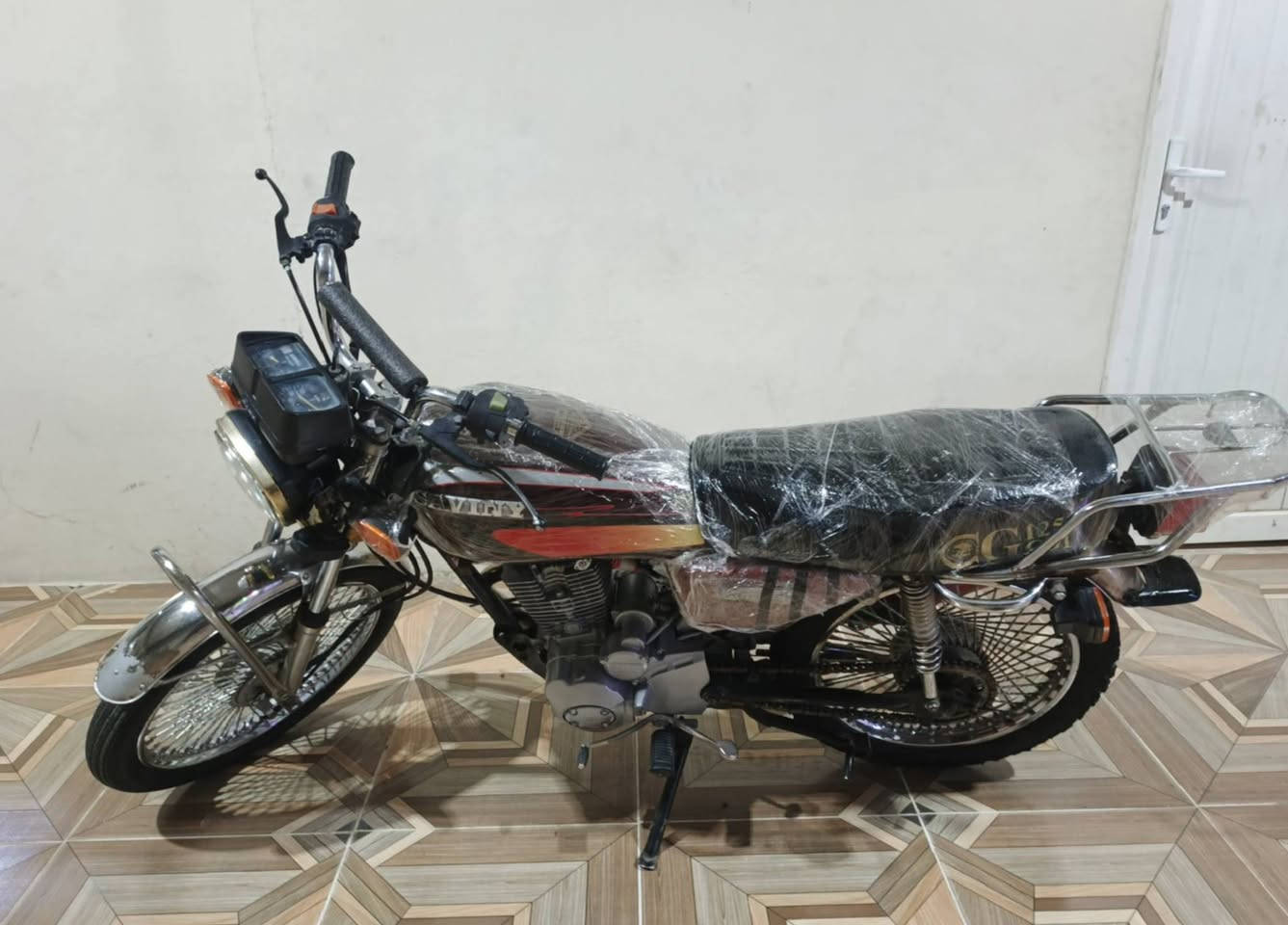 ماطور ايراني سافين
موديل 2021
5گير
محرك 200Cc جديد مجفته مابيهه ايي عيب
كهربائيات شغـاله
صالنصه رياضي طلقات نار صوت حلو 
تايرات جديده 
سعرها 325 وبيهه مجال لل شراي 
***********
مكاني كركوك
