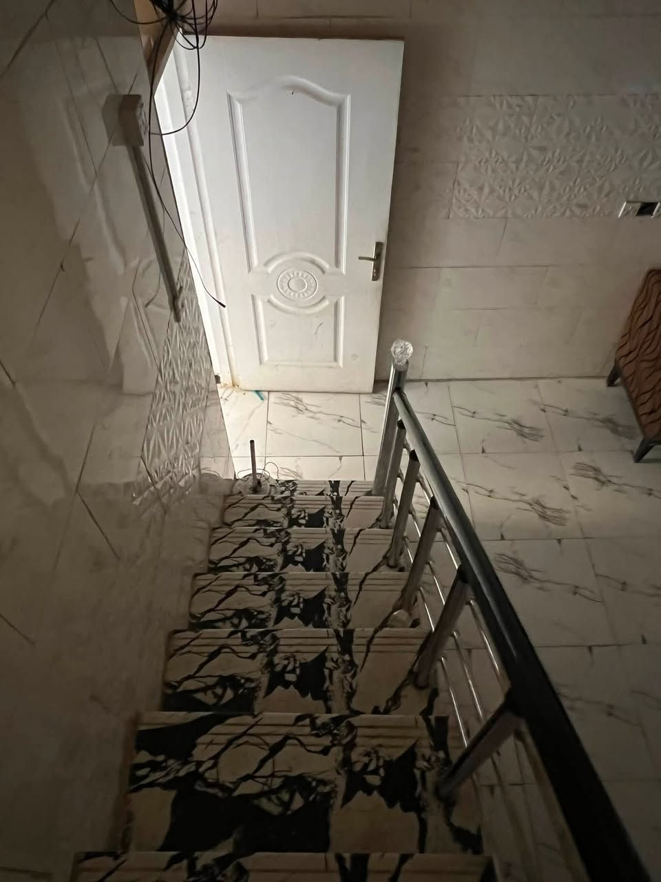 السلام عليكم ورحمة الله وبركاته 

بيت للايجار متكون من استقبال ومطبخ وخدمات ومنور فوك غرفتين نوم 

الموقع شارع الزيتون (قصابه ابو خليل )

الاتصال على الرقم ***********
