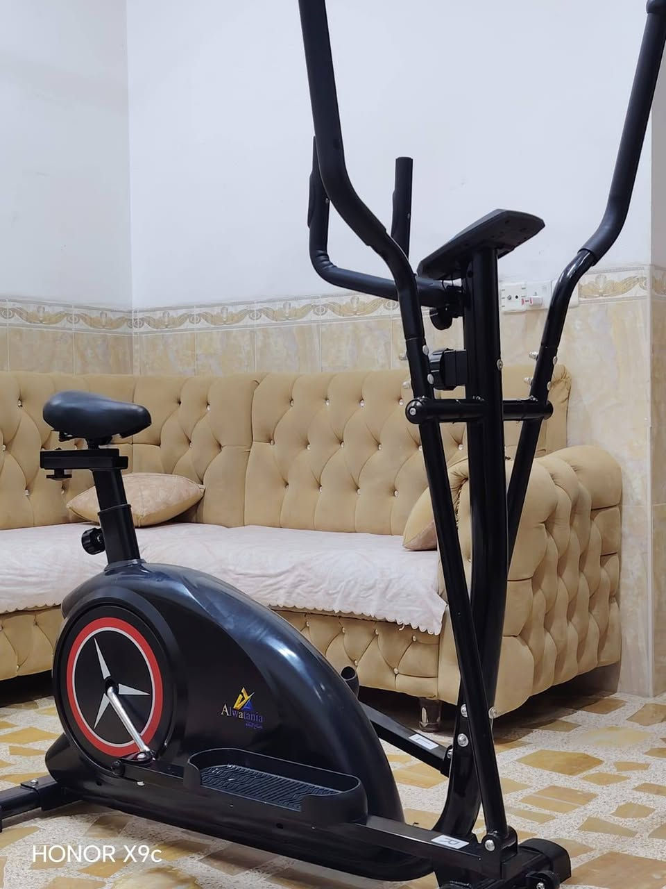 باسكل رياضه Alwatania الاليبتيكال رياضي نسائي ورجالي ويشتغل عل عداد نبض القلب والسعر 350 وبي مجال.، الرقم *********** @إشارة
