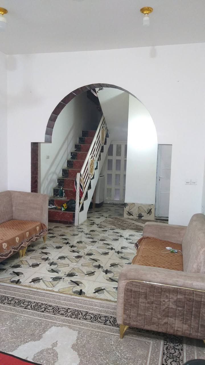 السلام عليكم دار سكن للبيع البناء حديث درجة اولى في الكوت منطقة حي الحكيم نزلة افران الهادي شارعة 10م مساحتة 250م
يبعد عن الشارع العام 200م البناء طابوق درجة اولى والسقف صب مسلح والارضية والجدران سيراميك ويتكون البيت من غرفتين نوم وصالة واستقبال ومطبخ وصحيات داخلية وخارجية ومتوفرة كافة الخدمات ومرقم من قبل البلدية السعر 78 وبي مجال الاستفسار الاتصال على هذا الرقم ***********
