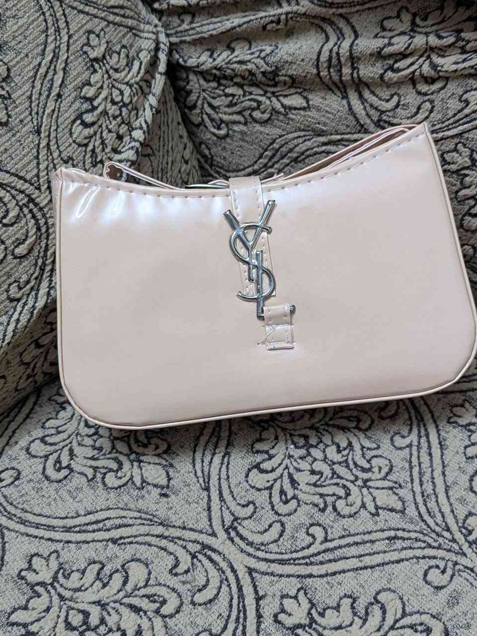 عندي عرض جميع الجنط نسائيه  سعرهه 4500 دينار 🟩🟩     ***********
