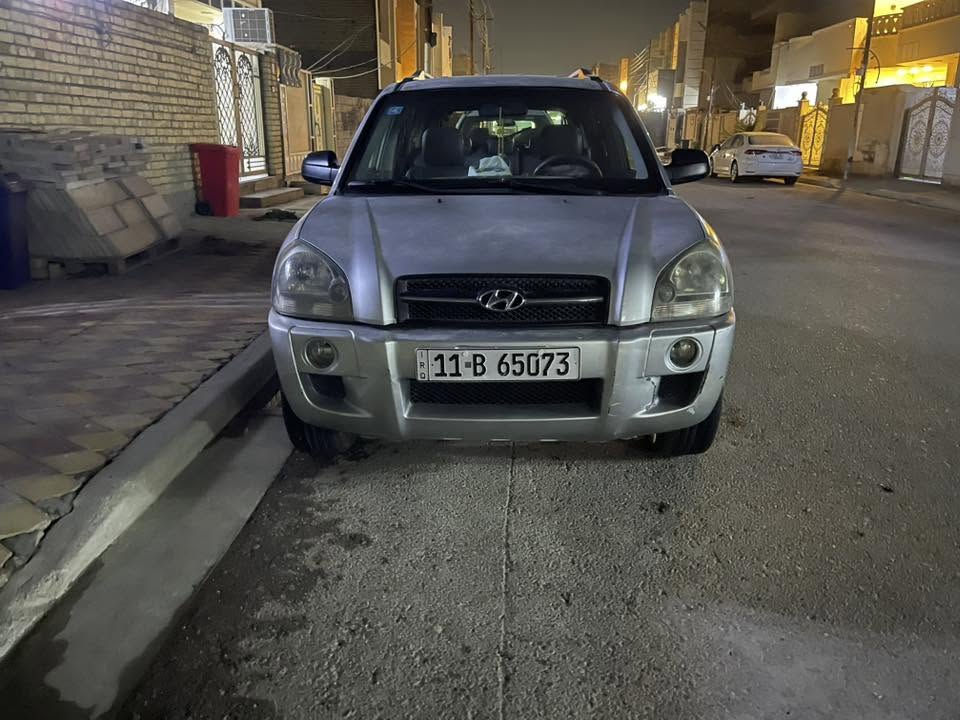 السلام عليكم توسان موديل 7وارد أمريكي ضررها بسيط جدا جاملغ خلف السايق كير عادي مكينه ألفين 2000 دوش تبريد 
حداديه تخم تاير جديد صدر جديد  السياره حلوه وخير من الله  وضع ابلادي  ماشيه 114 ميل حقيقي الرقمً بغداد بسمي السياره تحويل ثاني يوم  السعر 85 وبيها مجال  *********** الاتصال
