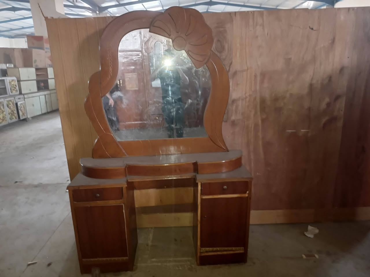 يوجد غرف نوم مستعملات نضيفات جدا 
والاسعار داخل الصور 

العنوان / الخالص عرب شوكه مقابيل محطة جوهرة الفؤاد 

 للستفسار الهاتف + واتساب  
‏‪***********‬‏
