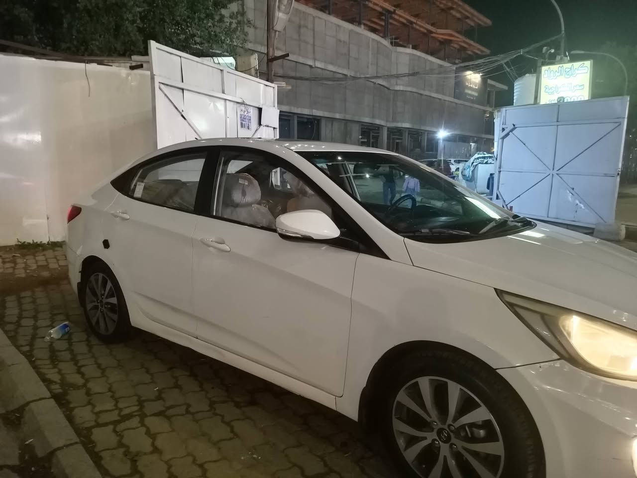 سلام عليكم اخوان اكسنت  للبي2016 خليجي دوش قطرتين محرك 1600 فول الشركه العامه للسيارات بيها ضربه شويه من الجاملغ عكس السايق وشويه من الباب فقط
السعر المطلوب ١١٢ وبيها مجال مكان سياره بوابه العراق
والزعفرانيه ***********
