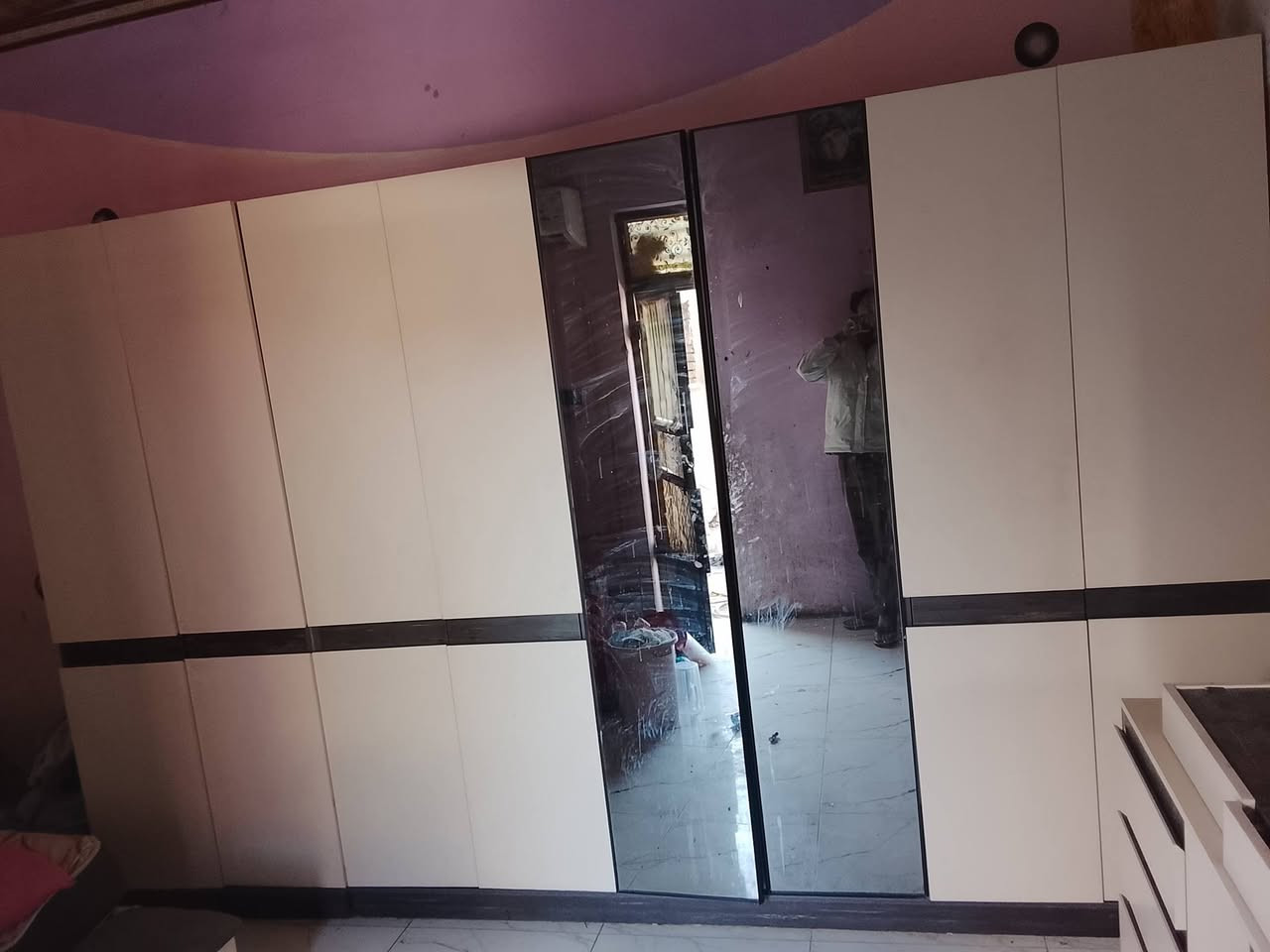 غرفه نوم تركيه مده الاستعمال ٩ اشهر شد الشركه مامفتوحه بس جك الجربايه طاك ونضافتهه شوفته عينكم بيع مستعجل السعر ٦٠٠ وبيهه مجال بصيط مكاني دوانيه جديده قرب رءاسه الصحه فرع السماجه 
***********
