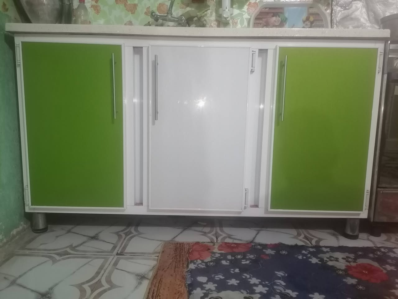 سلام عليكم كاونتر مترين ونص أخو جديد بعده مسلفن تسكام مبطن ضمان خمس سنوات شرط النضافه ومع سنك متر ونص مرمر السعر ٥٠٠الف مكاني كوفه براكيه ***********
