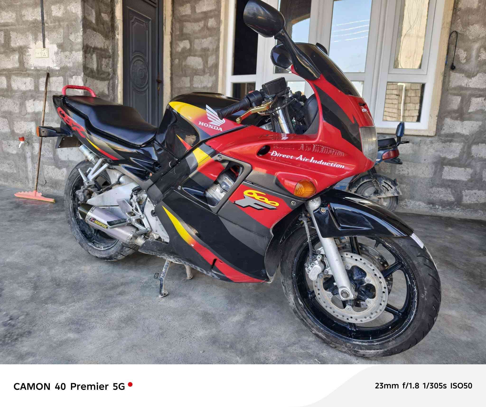 السلام عليكم. دراجه. F2 للبيع
محرك 600cc. گير محرك شرط بلادي 
منفيس. السعر 15 ورقه. وبي مجال بسيط 
العنوان صلاح الدين قضاء الشرقاط. 
للاستفسار اتصل. ***********
ملاحظه. اراوس ستوته موديل حديث.
