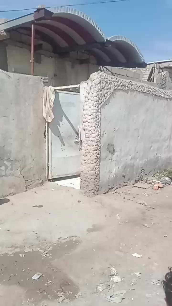 السلام عليكم بيت البيع مساحه ٨٠ متر كافت الخدمات قرب المحد الفني مال ابو غرق السعر ٧ مليون او بي مجال قليل رقم الهاتف ***********
