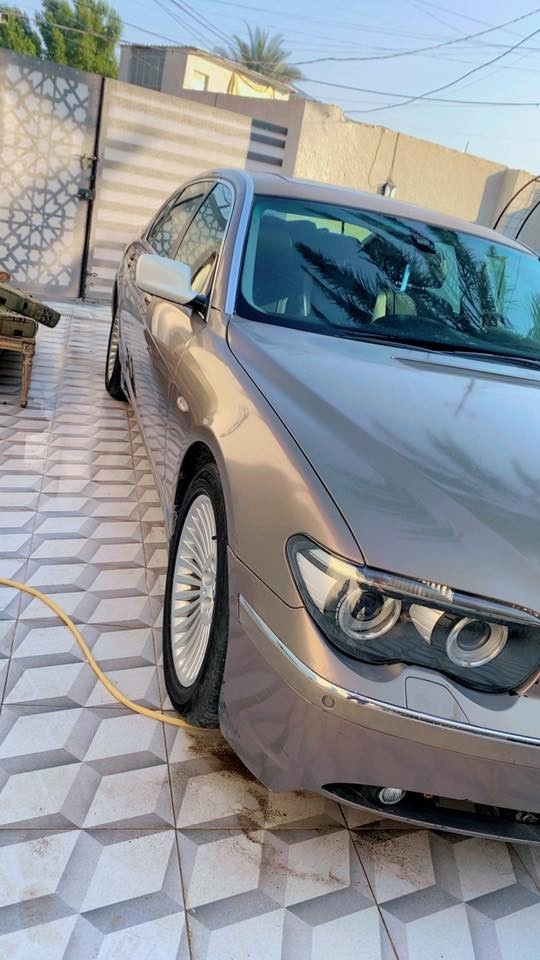 السلام عليكم  من رخصة الادمن 
باخرة باب طويل2004 فول ميحتاج اذكر المواصفات لان معروفة 745 مكينة وگير حاوية   قبل اسبوعين شادهن  سيارة جاهزة وحلوه بيها جراد خفيف بالقمارة والصندوق مكفولة من الضربة 
رقم انبار الماني عليها اشارة حجز ما تتحول وكالة فقط وكالة فقط عارضه 77 ورقة وبيها مجال بسيط جدا 
للتواصل *********** 
وتساب متوفر واتصال
