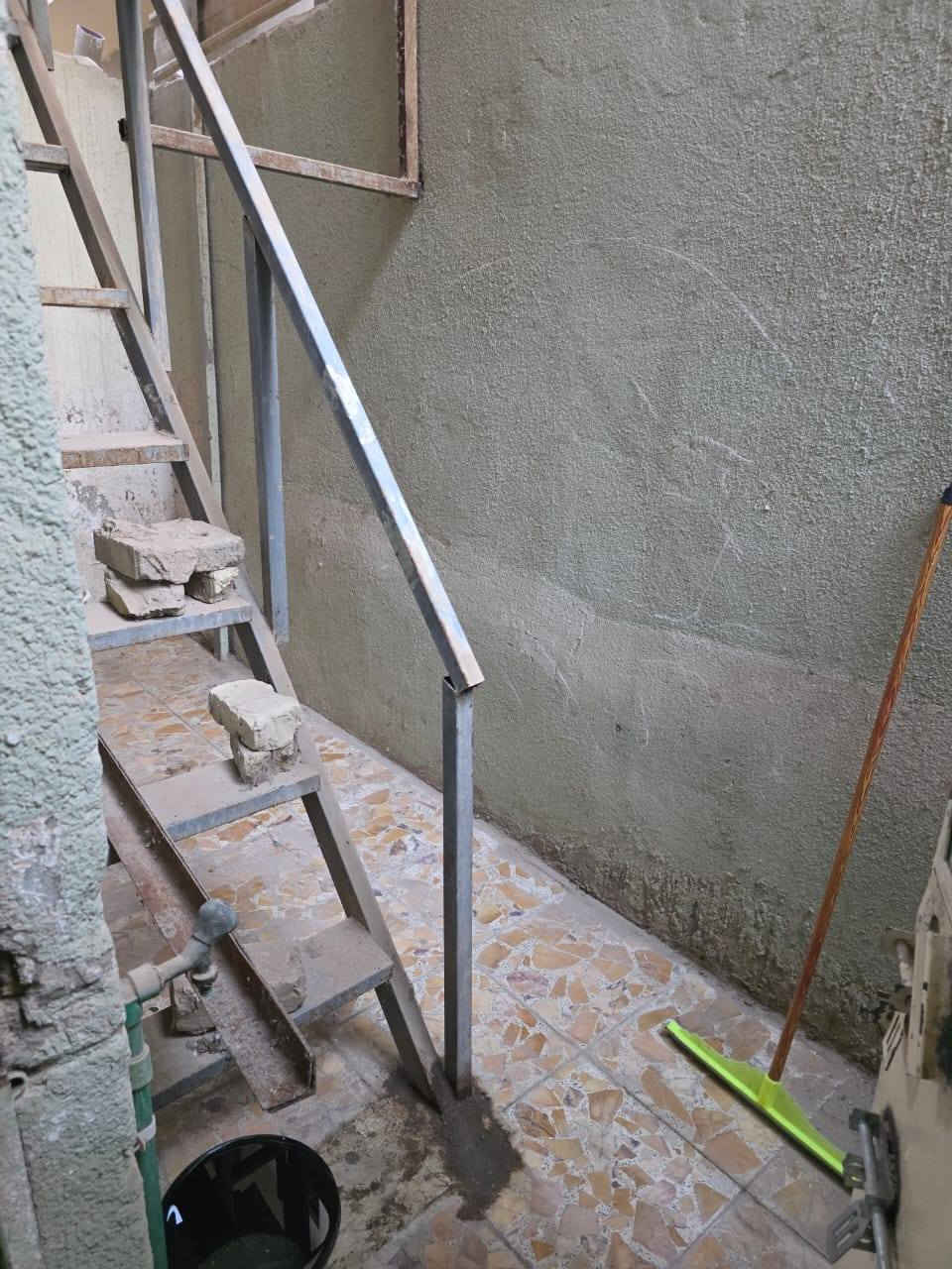 مشتمل للبيع طابو صرف مساحه ١٠٠م في حي العسكري قريب على شارع يحتوي على غرفه وهول مطبخ وصاله مجمع صحيات للإستفسار 
***********
