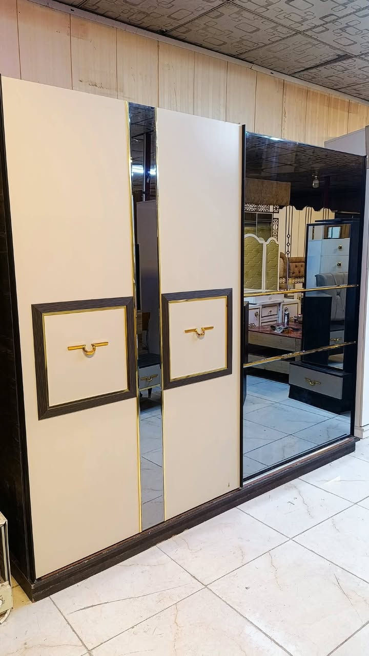 8 قطع ماركه سرير مخزن نضافه 85 💯 سعر 800 عنوان بغداد حجز واتساب فقط  ***********
