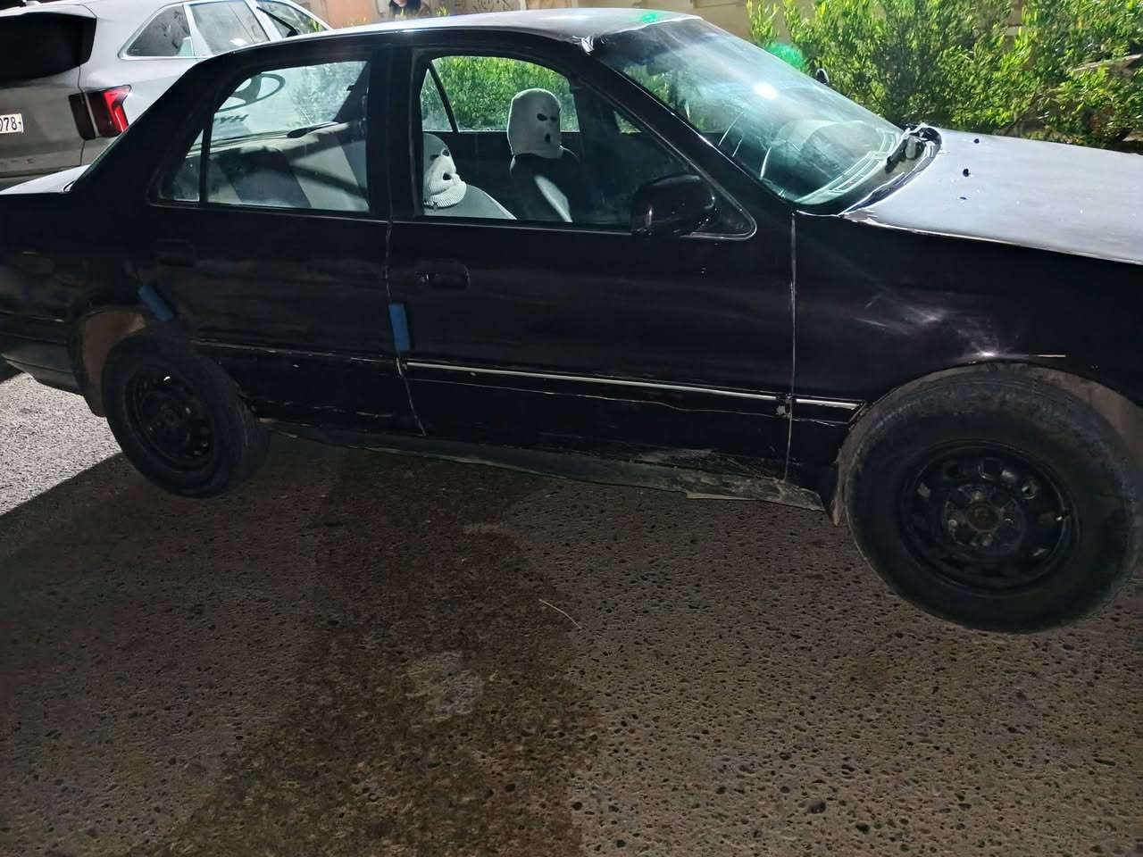 السلام عليكم الانتره دمعه موديل ٩٣ رقم صلاح الدين نكليزي كهربائيات كلها شغاله اربع جوم يصعدن وينزلن مسجل شاشه اربع سماعات تبريد ويا السويج محرك كير شرط بيها نواقص قليله السعر ٣٠ مراوس حسب القناعه الرقم، ***********
