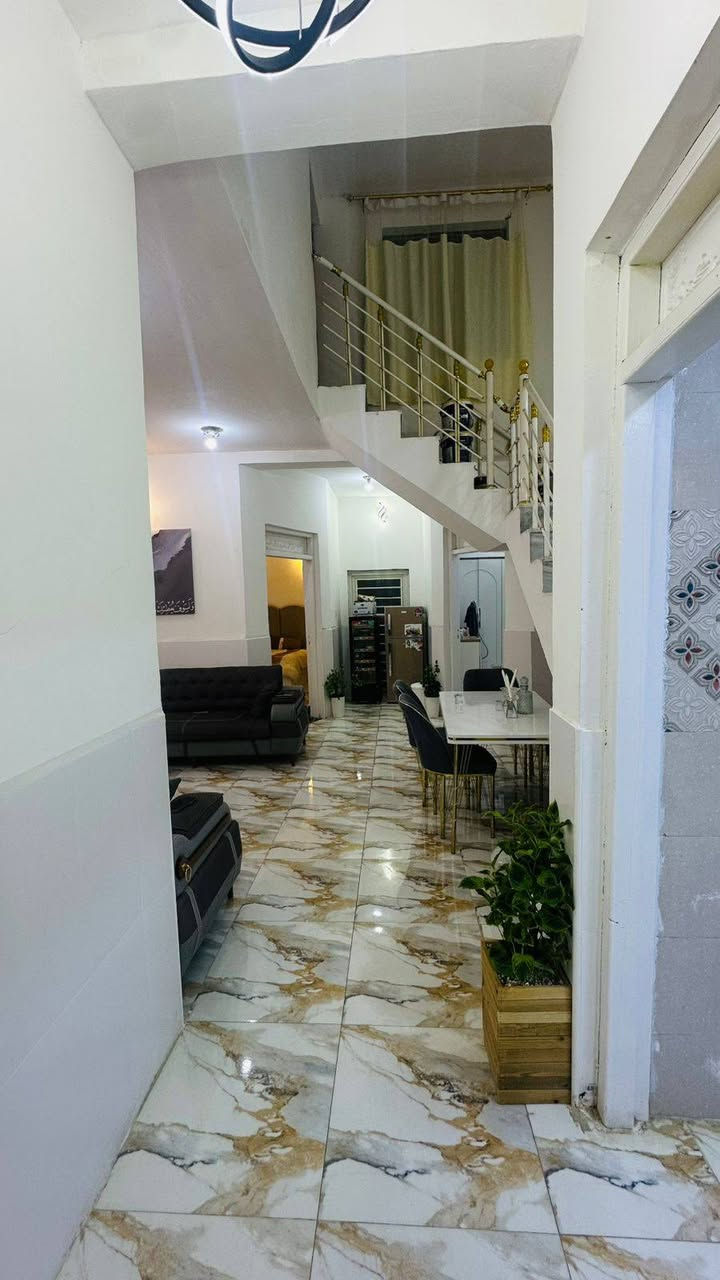 يالله 
بيت زراعي للبيع منطقةالصخيين بعد الجسر 
مساحه ٣٠٠متر عرض الشارع ١٥متر كافة الخدمات ماء كهرباء ومجاري 
الأساس رباط صب البناء طابوق السقف عكاده 
يتكون البيت من غرفتين وصالة واستقبال ومطبخ وصحيات داخلية وخارجية وحديقه +كراج
لل استفسار اتصل على 
***********
