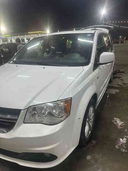 دوج كرفان sxt 
2019 
بيبان كهرباء 
صندوق كهرباء ماشية 60 الف 
سيارة جديدة نضام اقتصادي ايكو
تبريد مركزي تدفئة مركزي
كشتات منفصل 7 راكب 
كشنات بلع
حادث جاملغ خلفي فقط وباب مبدل في امريكا 
للاستفسار والتواصل على ***********
