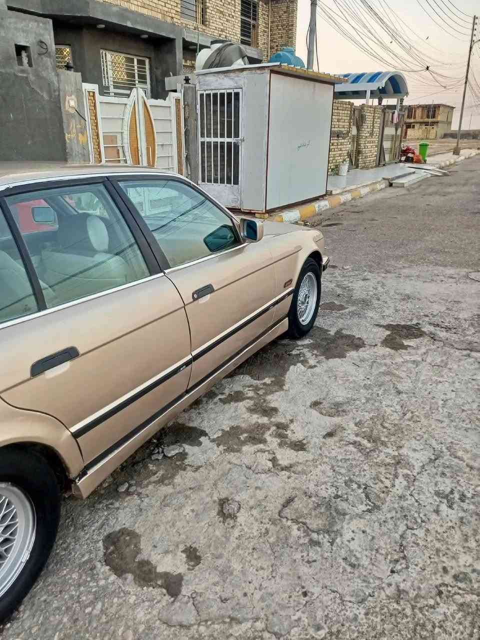 مراوس بطه
بيئم دبليو 525 مسكر
موديل 91
تبريد شغال
لايت زنون
كير محرك مكفولات 
اوتماتيك
سنويه ل 2031 بسمي تحويل ثاني يوم 
رقمها بغداد 

‏‪***********‬‏
