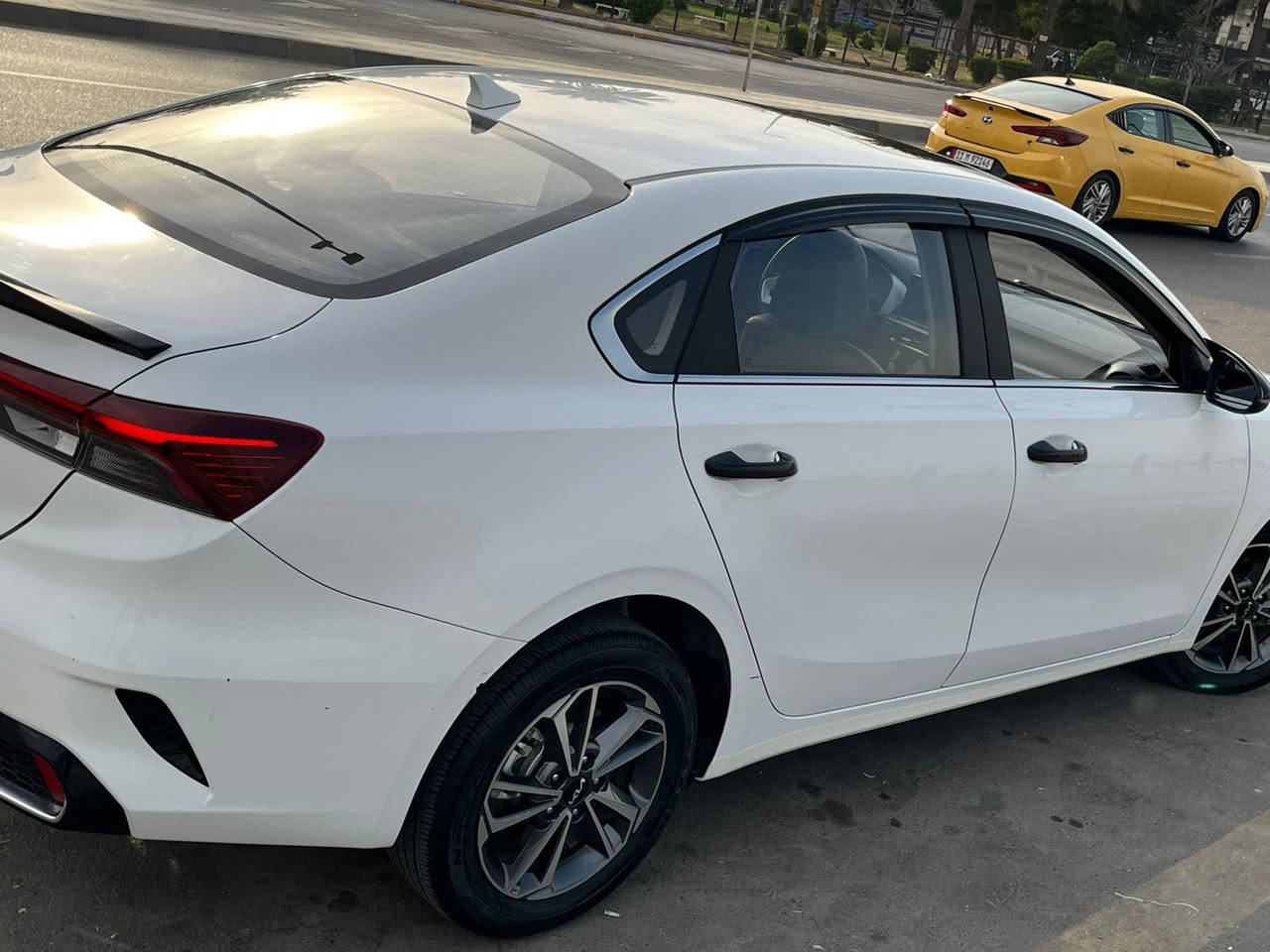 كيا K3 تجميع موديل 2024
السياره مكفوله من ضربة وصبغ وتبديل فقط بارد بخشم البنيد كد شبر وشخط بالباب الخلفي 

المواصفات فول الفول

بصمه ابواب وبصمه تشغيل 

محرك 1500 دبل نوزل 

رقم اربيل بسمي  التحويل           
مباشر 
شاشه ديجتال          

لد امام خلفي نهاري

لايت زنون عالي ناصي                                         

كشنات جلد

هند بريك بصمه 

تبريد لمس شاشه 

اوتو هولد           

فتحه سقف                                             

حساس لايت 

حساس خلفي بلادي 

حساس أمامي بلادي 

كاميرا خلفيه بلادي 

نضام تشغيل الكامره

شاشه  كبيره اصلي ابل كار بلي 

نضام ترحيب مري شفط

نضام مود درايف إيكو وسبورت و عادي

تحكم ستيرن فول 

ويل كب كروم 

لد امامي نهاري

مانع انزلاق

ايرباكات عدد 6

للاستفسار  *********** 
السعر 135بيها رجال قليل حك الجيه
