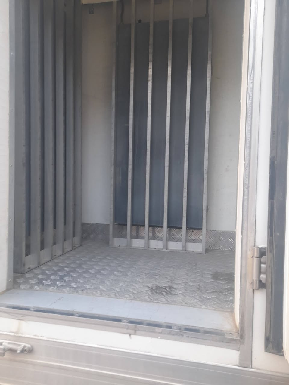 براد الواح تجميد ٤٠ تحت الصفر الطول ٤٤٠ ينشد  على /الكنتر /ازوزا /هونداي جهاز ٥ طن بتزر للتواصل ***********/***********
