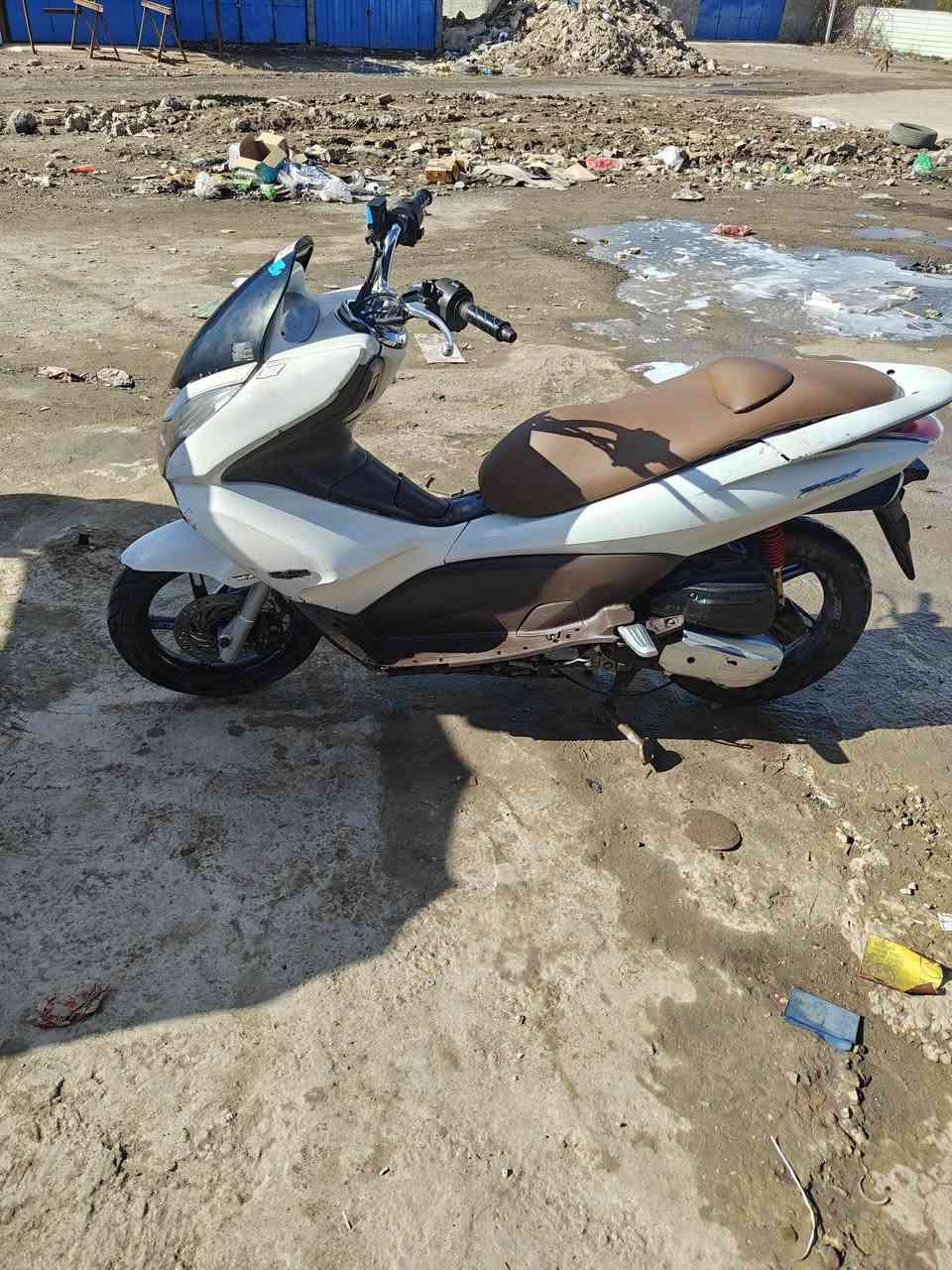 سلام عليكم دراجهpcxمحرك150
عنوان بغداد الغزاليه السعر800وبيه مجال رقم 
***********
