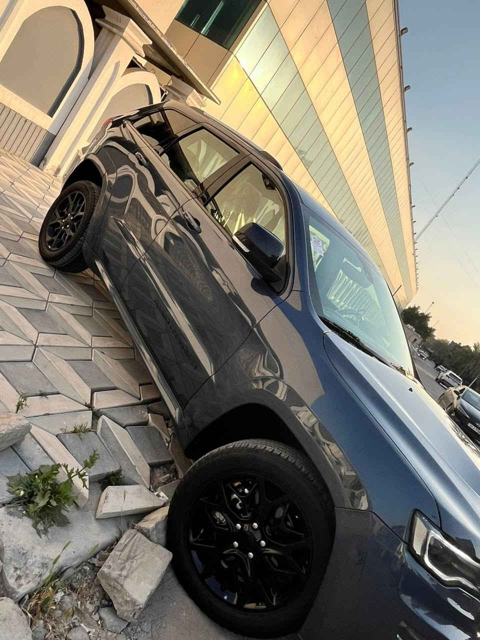 السلام عليكم 
جيب كراند شيروكي موديل 2021 
فئه s خليجي وكاله هارلم
فول مواصفات ماشيه 35800مايل
بوضع الوكاله 
الون ازرق مميز
للاستفسار اكثر الاتصال بالرقم 
***********واتساب بغداد, العراق
