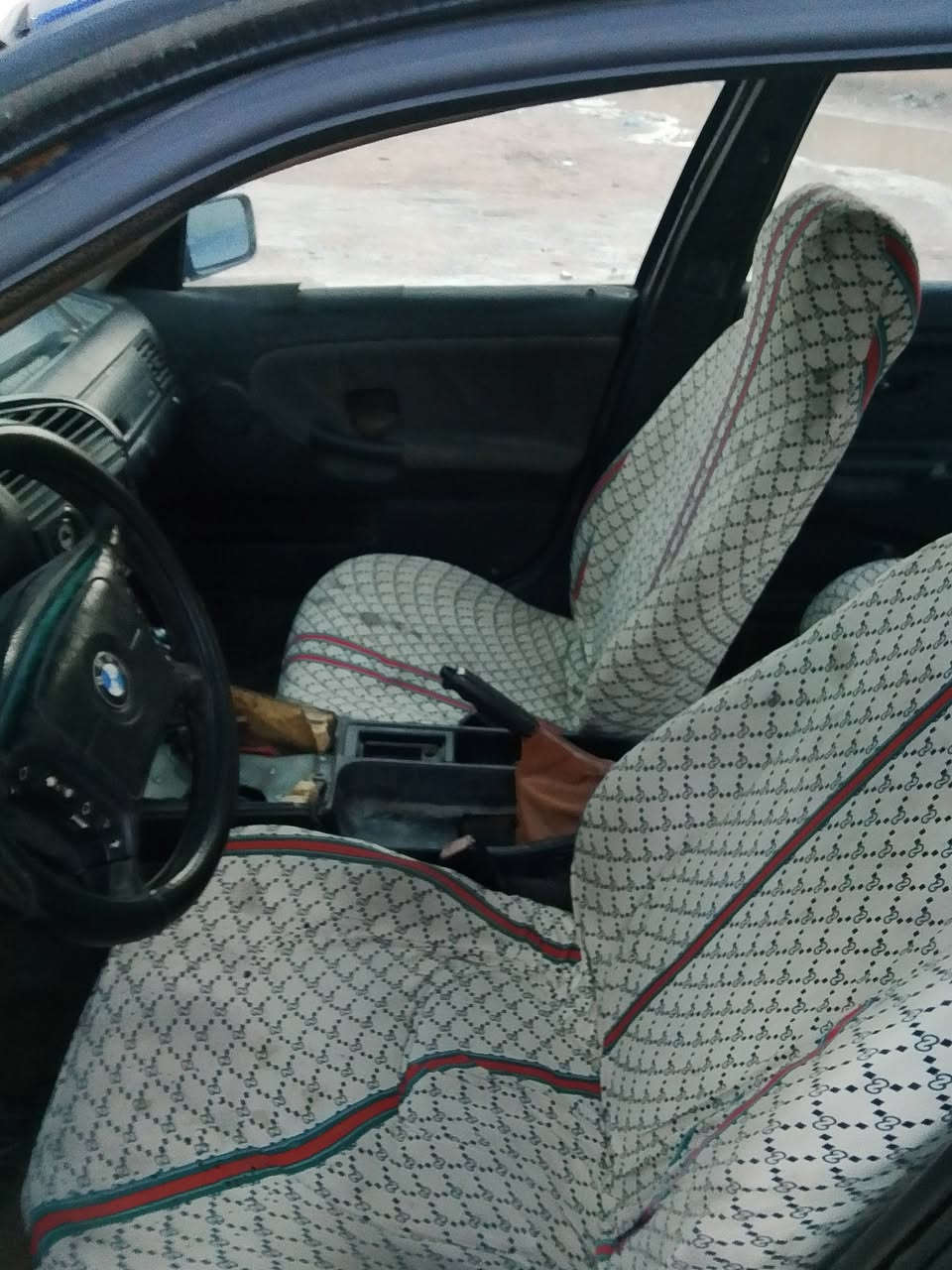 السلام عليكم بي ام للبيع موديل 92 مكينه ياباني 3000 رقم جديد باسمي تخم تاير اكسن قفل تبريد شغال.   عنوان بصره عادي حتى لو مراوس.  ***********
