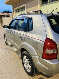 للبيع توسان خليجي 2008  قطعتين. صبغ  فور ويل محرك 2000 باسمي شخصياً  س...