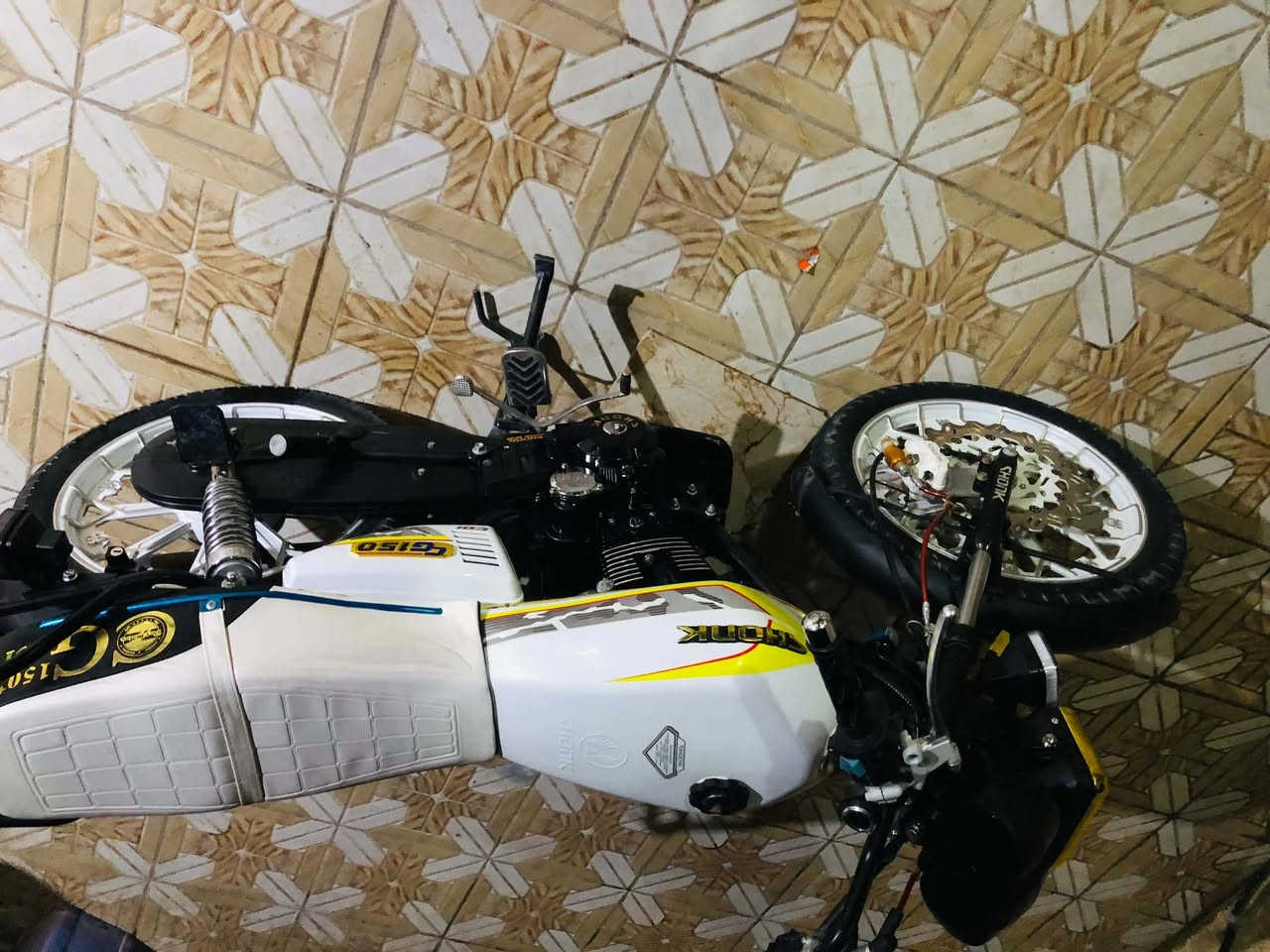 سلام عليكم حبايب دراجة سيفانه مكينه سودة لبيع مكفوله كفاله عامه موديل 25 جديدة بل جيس تجي وشوف بعينك ما متعوبه لسعر 850وبيها مجال لشراي مكاني حله شارع 40 هاذا رقمي *********** ول خاص مفتوح
