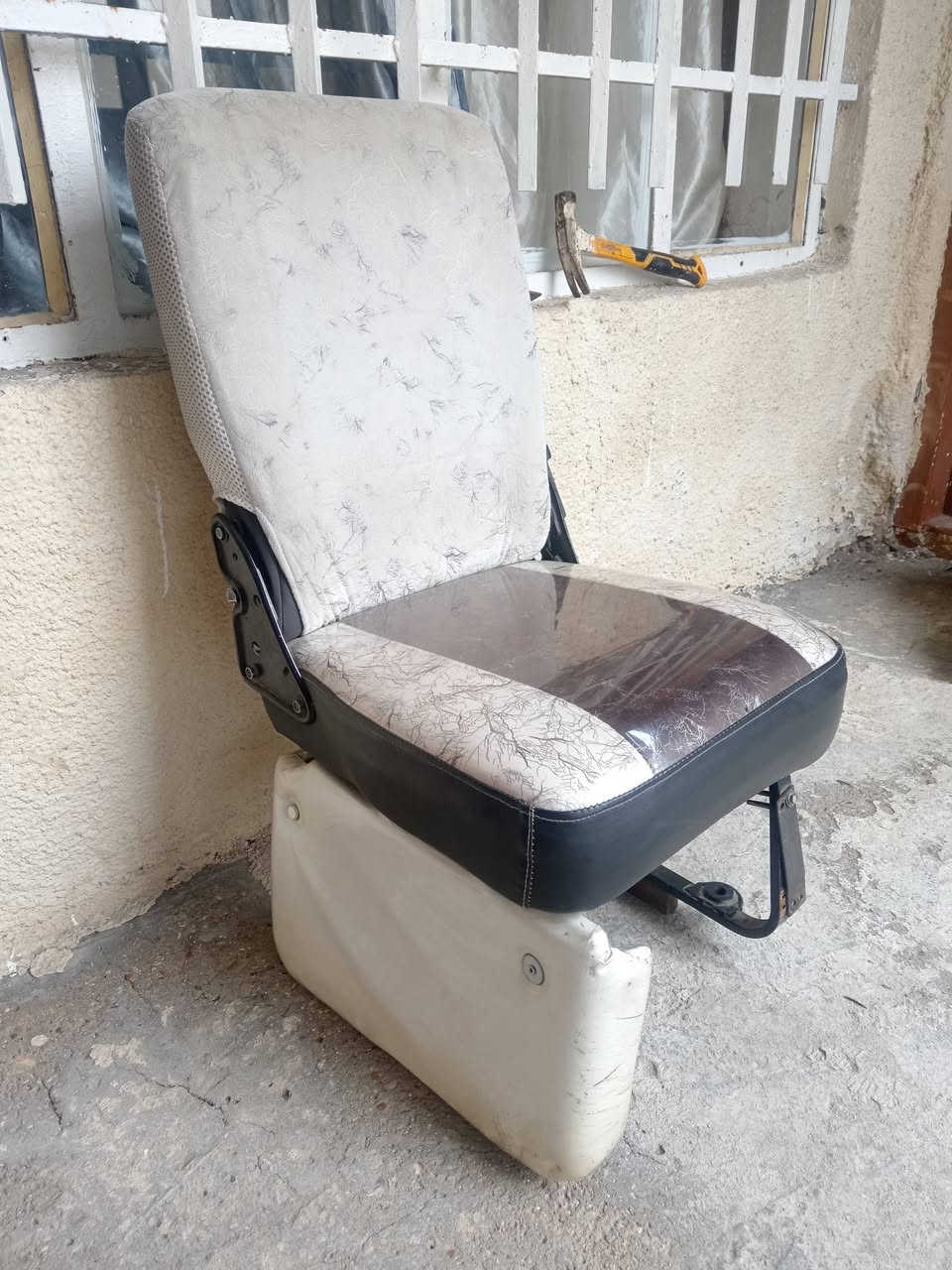 السلام عليكم كشن ثابت مال نيسان عاليه البيع مدوشم وجديد سعر 150 البياع شرطه خامسه  ***********
