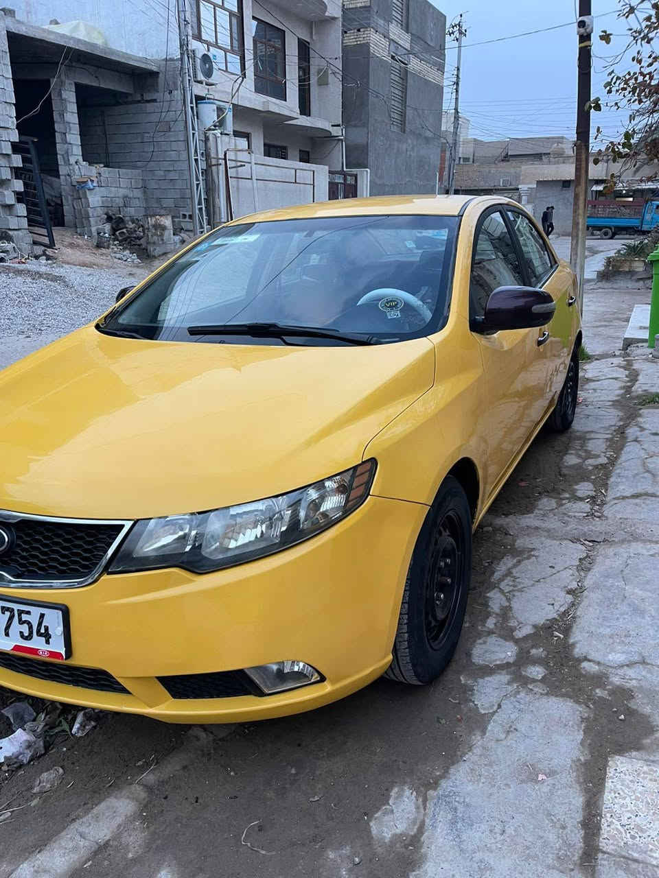 السلام عليكم سياره فورتي موديل 2010 وارد أمريكي ضرر خشم جاملغ امامي والباقي ليبل واحد حتى تكم  شواصي والغود مكفولات مكينه 2000 حاويه شاده  دوشمه كشنات صدر امامي خلفي جديد تخم تاير باتري جديد تبريد ثلج مصفره هيئة وغرامات رقم ديالى دولي سنويه وهزه جديده سعر 87 اتصال *********** مكاني ديالى بعقوبة
