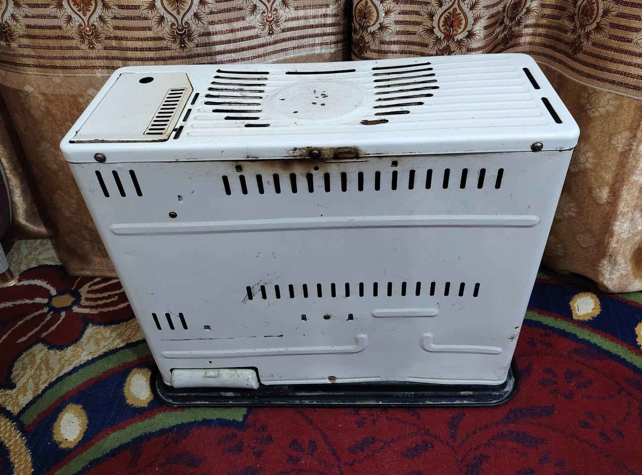 صوبة نفطية ماركة (kerona) 
صناعة  كورية
السعر : 60
العنوان : سوق الشيوخ
للاستفسار : ***********
