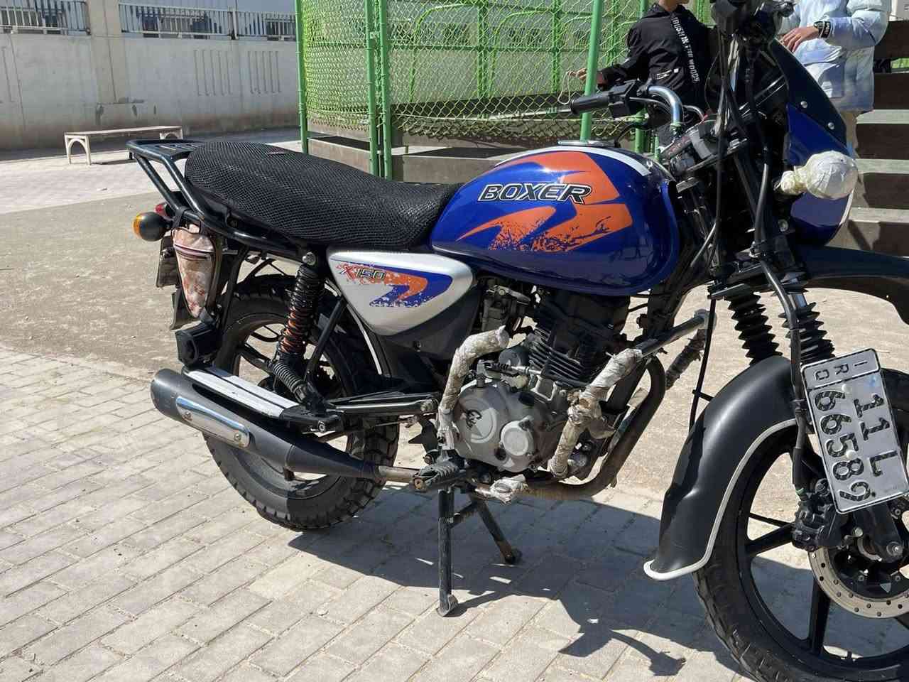 السلام عليكم درجه بوكسر مرقم لوحه وسنويه 
2023ماشيه 50الف 
العنوان بغداد بسمايه السعر: مليونين ونص وبيه مجال
؛درجه مكفوله{***********}
