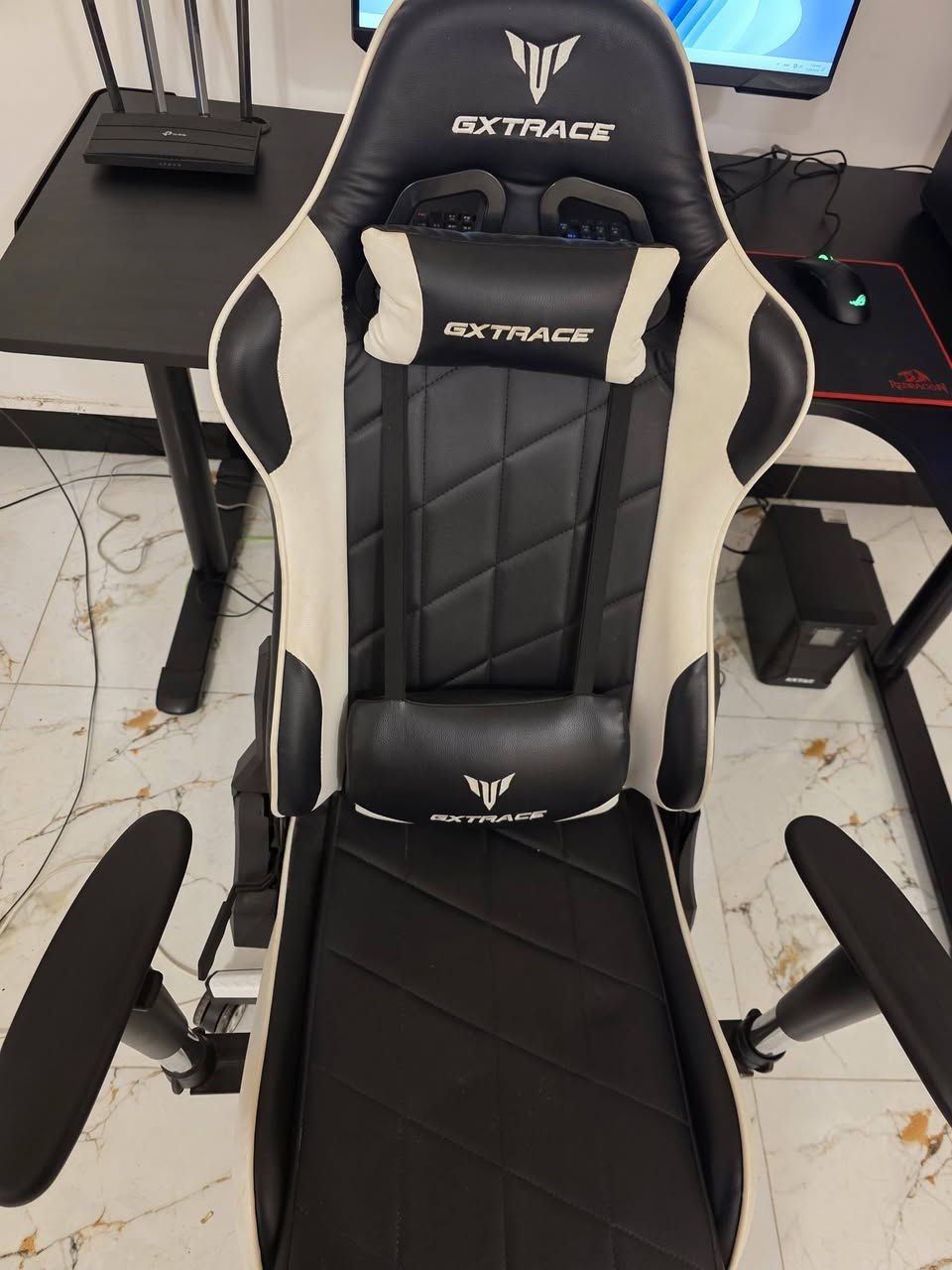 سلام عليكم pc للبيع استخدام قليل
معالج ● core i7-13700kf
 كارت الشاشة ● G FORCE RTX_4060   
اللوحة ● الام tuf gaming b760_plus wifi 
 الرام ● ires DDR5 6400  حجم 32 GB
الهارد ●  ssd تيرا ونص 
التبريد المائي ● ​​DeepCool LT720 
مزود الطاقة ● Xigmatek thor T750 
الكيس ● SAMA Neview 3321
الشاشة ● Samsung Odyssey G3 (G32A) 165hz. 27 
كيبورد ● Redragon K588
يو بي اس ● اونلاين KSTAR 24 v
 وياها كرسي كيمنك + ميز تفصال 
السعر 2,500,000 كاملة هيه والملحقات 
رقمي ***********
