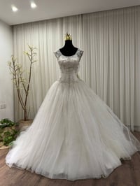 متوفر للبيع بدلات عرس جديدة غير مستخدم وبكميات كبيرة جملة ومفرد/ أكرر ...