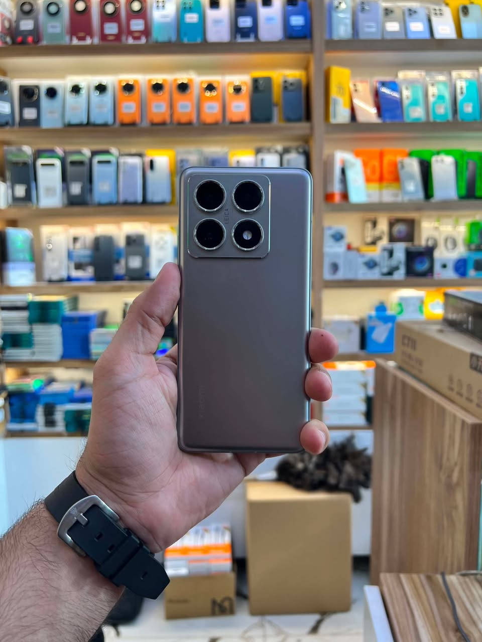 شاومي 14 تي برو (Xiaomi 14T Pro) - نسخة 1 تيرابایت - نظافة 100%

المواصفات والتفاصيل

الموديل: Xiaomi 14T Pro (النسخة العالمية).

. الذاكرة : 1 تيرابايت (1TB) 

الرام : 12+12 جيجابايت 

اللون : تيتانيوم سيلفر

النظافة الجهاز بحالة الوكالة، (نظيف جداً جداً ما بي ولا شخط)، واستعمال قليل

. الملحقات  الشاحن الأصلي 120 واط + الكفر الأصلي)

المكان: واسط الزبيديه-قرب فلكه الساعه مجاور كفاح الحلاق

-البيع بالنقد والقسط لحاملي ماستر كارد رافدين 

***********-***********-
