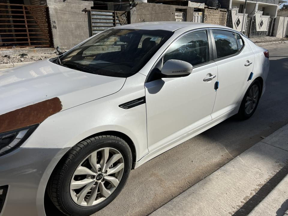 كيا أوبتما خليجية موديل ١٤ شكل ١٥
السيارة أستيراد الشركة الدولية للسيارات 🇮🇶
اللون أبيض صدفي أبو الشذرة 💎 
السيارة ماشية ١٦٥ الف 
السيارة محرك ٢٠٠٠ دوش المرغوب
السيارة مال بيت وخير من الله قوية بشكل بس مهمولة
مواصفات السيارة عادية مال الشركة الدولية معروفة ⬇️
سويج وليس بصمة
مري كهربائي 
جام السايق فقط اوتماتيك 
تبريد قطعتين بيانو 
تشغيل عن بعد 
حساس أمامي وخلفي
لد نهاري
Abs
ايرباكات سليمة 
داخل مطعم بصاج 
السيارة بيها حادث مثل ما موضح بالصور ومرفقة الصور مالته بالمنشور حادث سطحي على اث تضرر خشم البنيد وجاملغ بدلته ودعامية 
وبيها جاملغ امامي جه عكس السايق بارد فقط
والهلال مال جاملغ الخلفي بيه نگدة مال بايسكل باقيه على حطتها
والقمارة فوك باب السايق بيها فعصة خفيفة باقيه على حطتها
والسيارة موديل ١٤ مو جديدة ف طبيعي تكون بيها شخوط وهل امور
السيارة معتازة بعض الامور لان مهمولة محتاجة هل امور ⬇️
صبغ (ربع البنيد+جاملغ امامي جهه السايق+دعامية امامية)
ومعتازة ادامة لمنظومة احتراق + دسكات + اللد الامامي يرمش يرادله كتف
مكان السيارة بغداد الكرخ 
سعرها ١٣٥ ورقة 
***********
