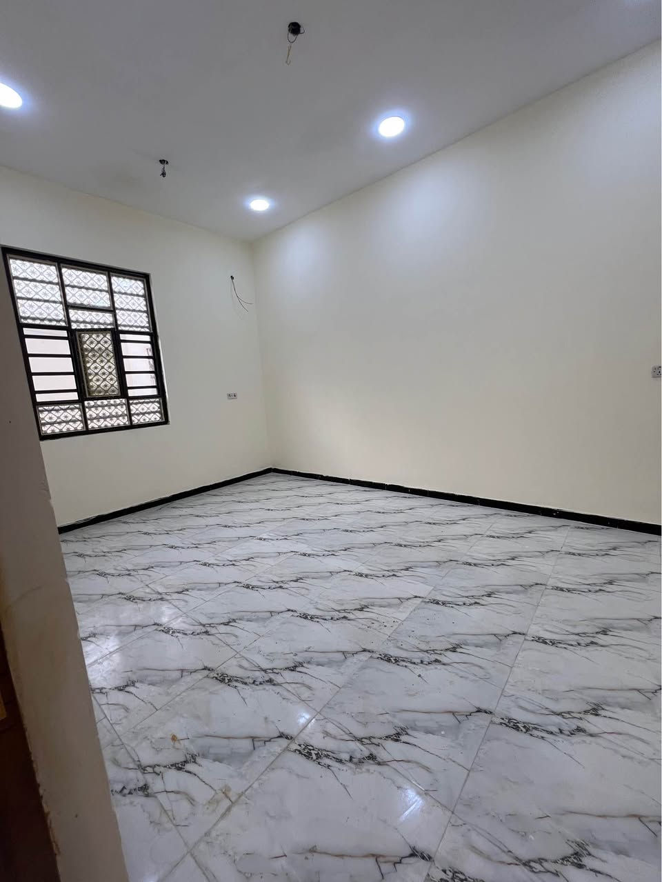 “بيت 200 متر بهالمستوى؟! فرصة نادرة لا تفوت!”

📢 نص الإعلان:
بيت فخم للبيع 🔑
مساحة 200 متر، موقع مميز وقريب على الشارع 🚗
تصميم عصري وترتيب يخبل ✨

🔹 يتكون من غرفتين واسعة
🔹 صالة مرتبة وشرح
🔹 مطبخ حديث
🔹 كراج سيارة 🚘
🔹 تشطيب نظيف وجاهز للسكن

📍 موقع يخدمك بكلشي وقريب من الأسواق والخدمات
💎 مناسب للسكن العائلي أو استثمار مضمون

🔥 بيت مرتب + مساحة ممتازة + موقع قوي = صفقة ذكية

📞 للحجز والاستفسار راسلنا الآن تمام، هذا إعلان شامل لكل المساحات وبشكل مرتب وقوي ويجذب 👇

🎬 أول 3 ثواني (جذب):
🔥 “مهما كانت ميزانيتك… بيتك موجود عندنا!”

📢 نص الإعلان:
فرص عقارية قوية ومضمونة 🔑
بيوت بمختلف المساحات تناسب الجميع:

🏠 100 متر
🏠 120 متر
🏠 150 متر
🏠 200 متر
🏠 250 متر
🏠 300 متر

كلها مواقع مميزة وقريبة على الشارع 🚗
تصاميم عصرية تخبل ✨ وتشطيب نظيف وجاهز للسكن

🔹 غرف مريحة
🔹 صالات مرتبة وشرح
🔹 مطابخ عملية
🔹 كراجات سيارات (حسب المساحة)

📍 موقع المكتب: الفيروزية – مجاور شارع 11
🏢 مكتب عقارات يونس العيداني

📞 رقم التواصل:
0772 714 5535
0772 714 5535
0772 714 5535

💥 كل المساحات متوفرة… تختار اللي يناسبك وإحنا نوفره إلك

🔥 لا تضيع الفرصة – بيتك بانتظارك

إذا تريد، أسوي لك نسخة أقصر للتيك توك + هاشتاغات ترند قوية حتى يطلع الفيديو إكسبلور 🔥

إذا تريد أكتب لك نسخة أقوى للتيك توك + هاشتاغات ترند شط العرب, البصرة
