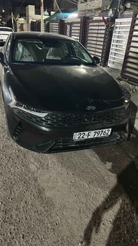 عندي k5 امريكي موديل 21 بيها صبغ جاملغ وبنيد بدون دواخل  السياره خير م...