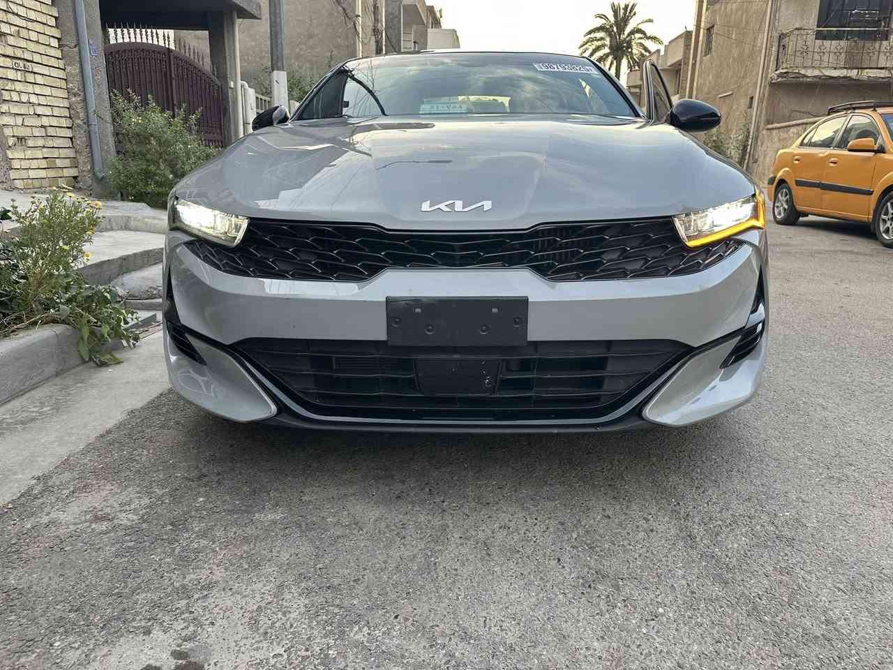 سلام عليكم
كي فايف k5 ( لون سمنتي🔥 ) جي تي لاين.

سعر مناسب ومغري

صور الحادث مرفق بلمنشور 

السيارة موديل ٢٠٢٤ فول فول مواصفات

 وارد امريكي

   مواصفات Gt Line فول موصفات😍

ملاحظة السيارة بدون رقم دخول جديد 

المواصفات:

1- بصمة ابواب وتشغيل عن بعد

2 بنوراما 

3-تحكم استيرن كامل 

4- كشنات كهرباء + تبريد وتدفئة

5-كراسي جلدوختم شعار GTline

6-رادار امامي + خلفي (توقف خلفي ذاتي) 

7- شاشه كبيرة كار بلي( بلوتوث ، USB  AUX )

9- ماشيه 21 الف 

10- رادار امامي + خلفي

11- لد نهاري

‏12 -انظمه قيادك 6

13-ويل كب 18

14- شاشه عرض  بالدشبول

15- كروز سرعه ذكي  ( مثبت سرعه )

16-رقق بغداد 

17-سايد بريك بصمه 

‏18- GPS الخرائط

19-تبريد ثلج ❄️

20- مري شفط وترحيب 

وبعد بيها هواي مواصفات 

سيارة جاهزه من كل شي

السعر 159 بيها مجال بسيط جداً

رقم الهاتف /***********

مكان سيارة بغداد حي القاهره
