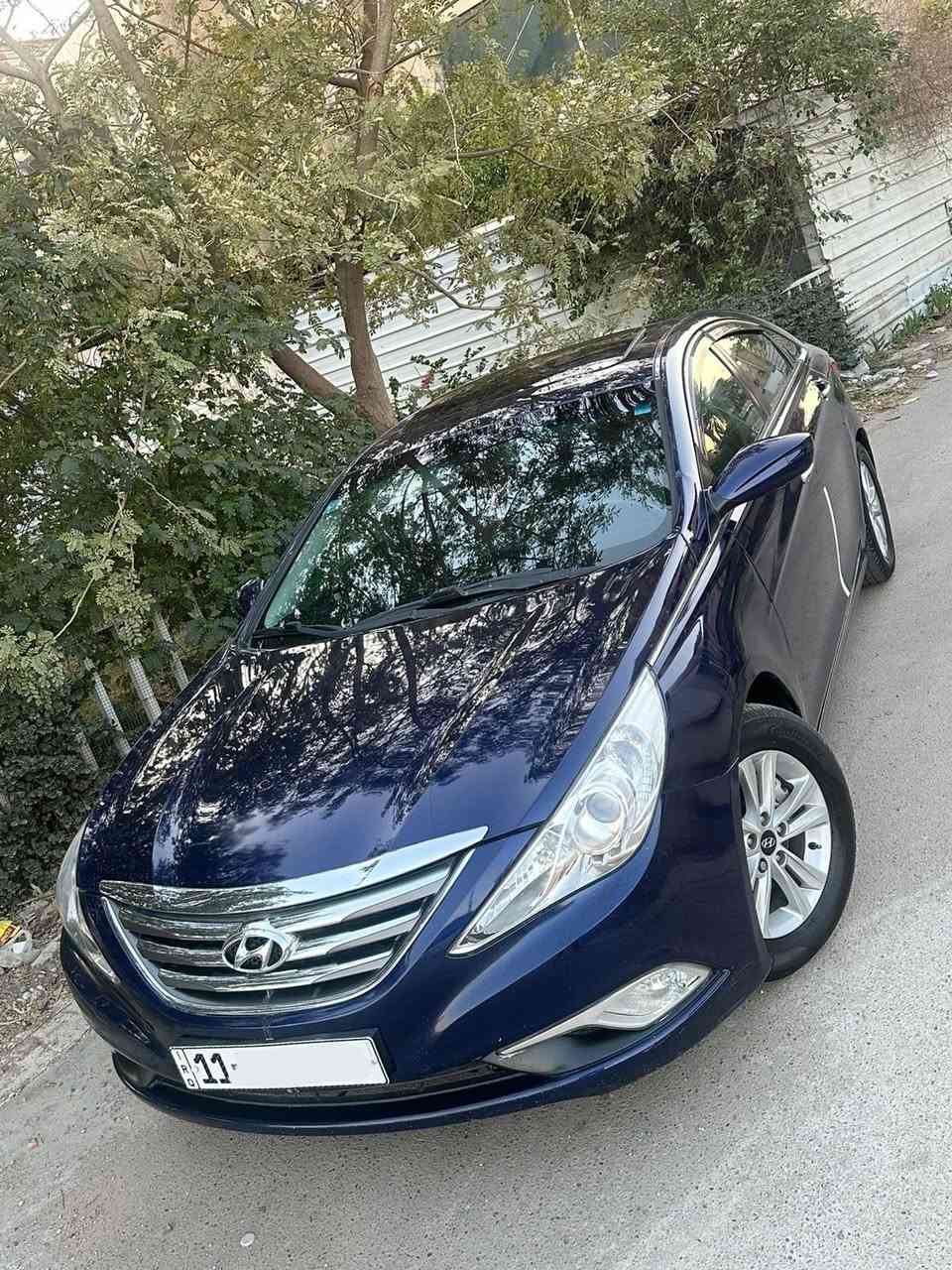 سلام عليكم 
هيونداي سوناتا 2012  حادثهة جاملغ وبنيد فقط باقي مكفول سيارة بدون دواخل أبد شواصي لغود مكفول  
لون ازرق رقم بغداد بأسمي سنوية وارقام جدد 
مكينة 2400 مكفولة 
كير مكفول 
سيارة فتحة سقف + كشنات كهرباء + تدفئة مقاعد امامي 
+ تدفئة مقاعد خلفية +تحكمات ستيرن ومثبت سرعة + ايكو مود + منافذ يو اس بي شحن + صدر امامي 90‎%‎ + تخم تاير جدد شادلهة  تبريد تدفئة كلة فول 
سيارة تخبل وشوفت العين ملاحضة صغيرة بيهة كم حالوبة بل قمارة وممبين بس للمصداقية ذاكرهة 
سيارة جاهزة شغل وأطلع ترايك وين متريد 
مكاني بغدااد حي الاعلام 
*********** 
السعر 107 بيهة مجال حك الجية
