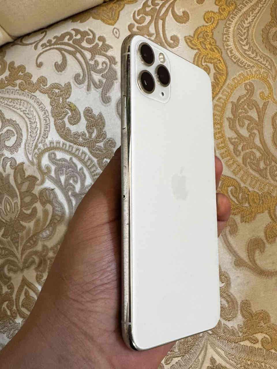 آيفون 11 برو ماكس..لون ابيض 

جهاز شرط كفالة بلادي ما مفتوح نهائيا ع وضع البلاد ما مبدل بي اي شي وتر بروف .

بطارية 82%…ذاكرهه 256

مكاني نجف حي السلام 

السعر 290 وبي مجال 

***********

جهاز بلادي مكفول …
