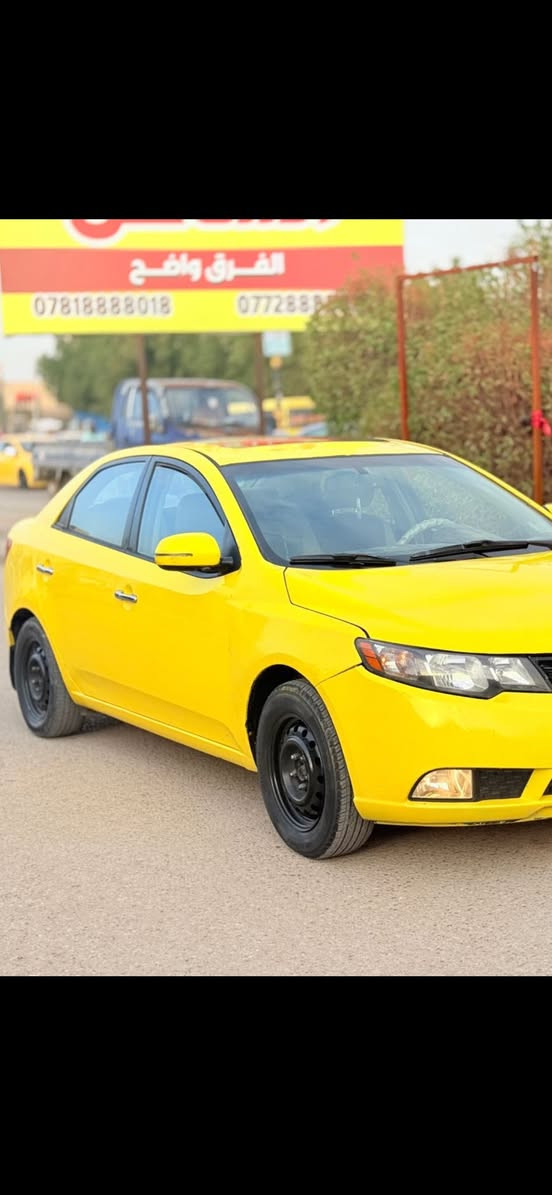 السلام عليكم سيراتو 2012سياره بيه جاملغ وبنيد فقط الباقي مكفوله موصفات تحكم استرين جهتين أشاير بل مري مري شفط فتحه سقف بصمه تشغيل بصمه أبواب حساس خلفي كامره خلفيه سياره جاهزه وجديده ما ناقصه شي مكينه كير حداديه تخم تاير تبريد ما تذب عليه ربع سعر 85وبيه مجال مكان سماوه المركز لاستفسارالتصال  ***********
