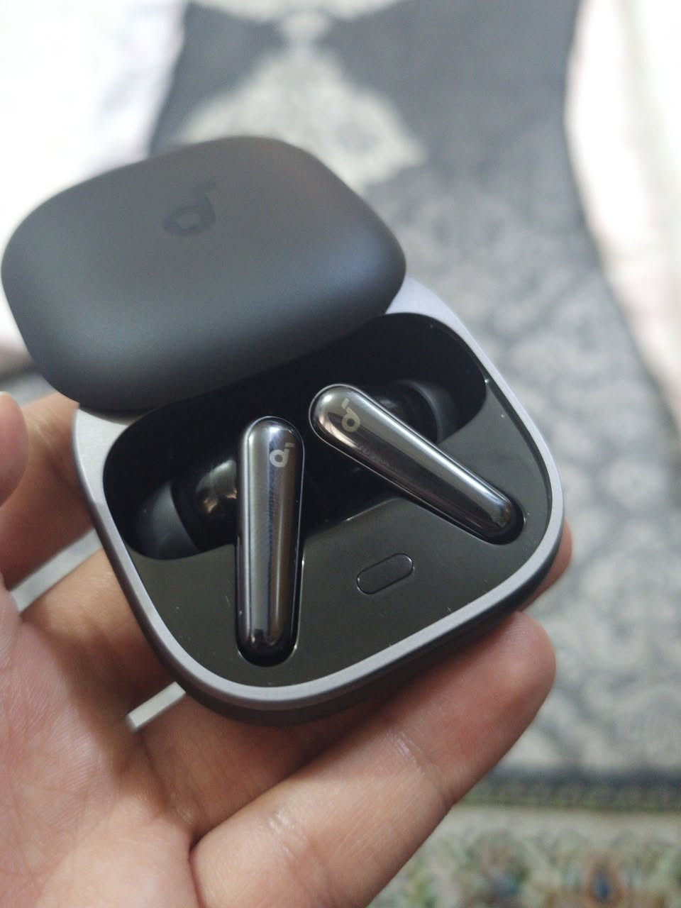 للبيع Anker Soundcore Liberty 5
استعمال يوم واحد فقط، بحالة الوكالة تقريبًا.
كامل الكرتون والملحقات، بدون أي خدش أو عيب.

مناسبة للموسيقى، الدراسة، المكالمات، وعزل الضوضاء ممتاز جدًا.

السعر: 115ألف اشتريتها البارحة ب 135 الف ضمان عين الفهد 

متوفر توصيل لجميع ال محافضات
الرقم ***********

