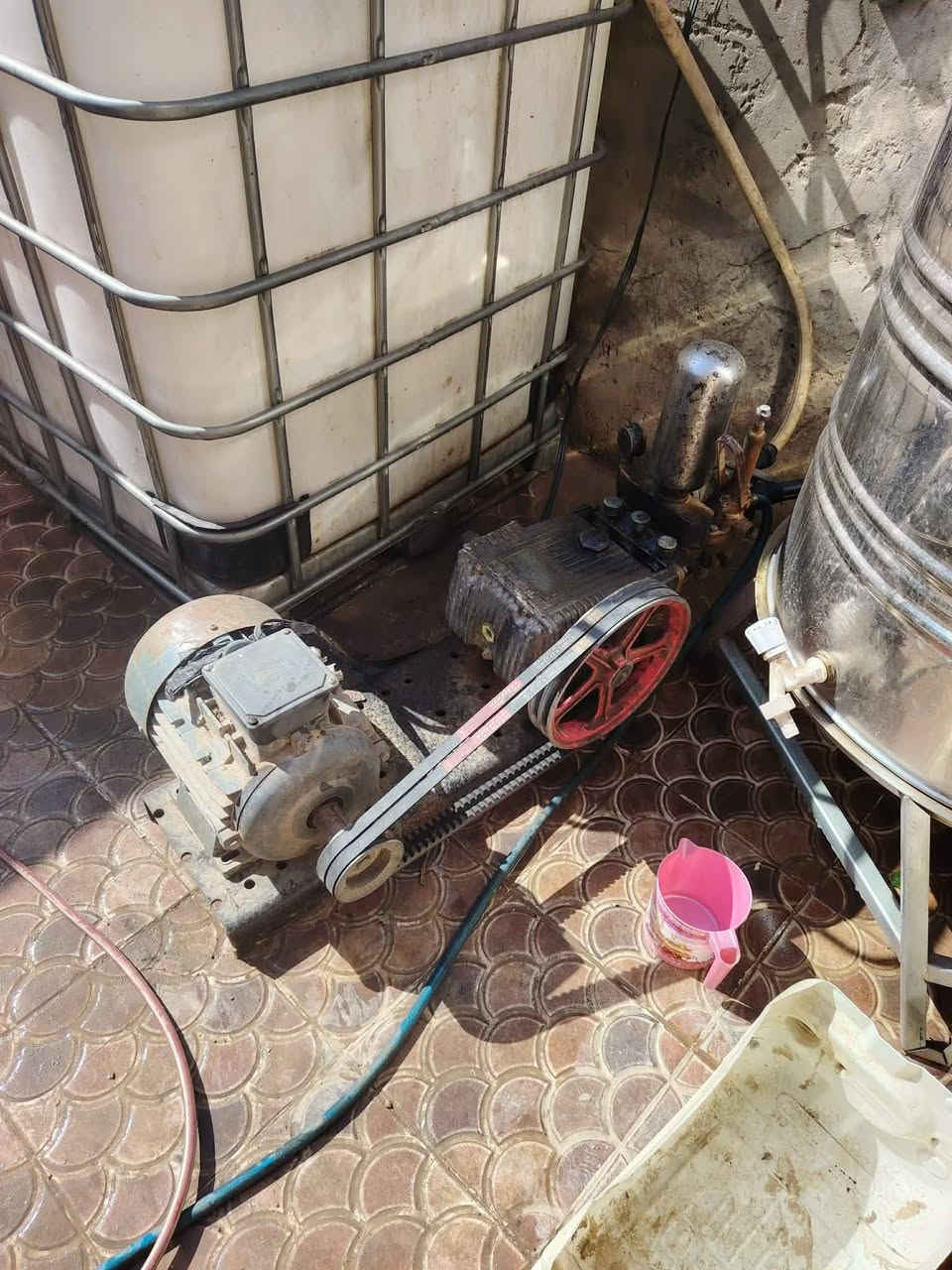 ماطور غسل 7ونص حصان 3فيز
ضاغطة 120 ع الفحص السعر 450 الاستفسار ***********
