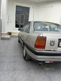 اوميگا ٩٢ • رقم انجليزي • مصبوغة