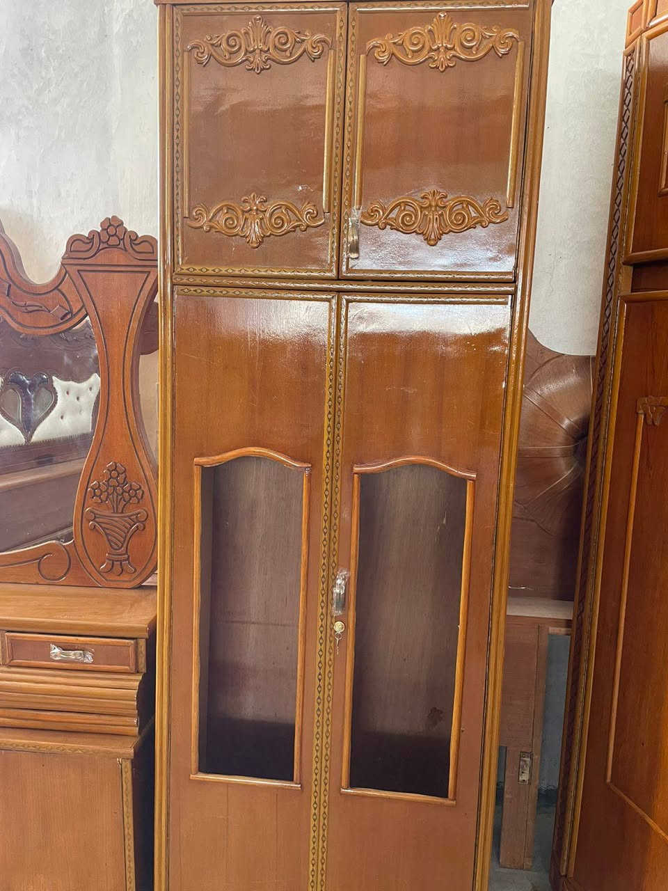 السلام عليكم غرفة 6باب صاج وجه وكفى نظافة 80% السعر 650 مع النقل والشد العنوان النجف الاشرف الحيدرية خان النص رقم الهاتف ***********
