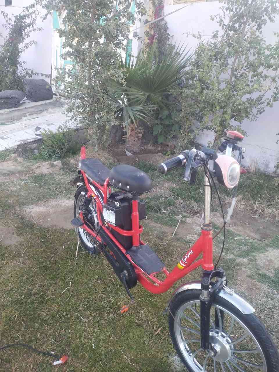 سلام عليكم دراجه شحن للبيع مديل 2021 دراجه حلوه عوزه ربط كهربيات وباتري تاخذ 4 باتريات تايرات جديده بس لكام عوزه نفخ وياله جديده كلش سويجات ثنين تشغيل عن بعد وسويج مكاني نجف شارع كربلاء نجف عمود 105 سعره 100 وبيه مجال قليل رقم ***********
