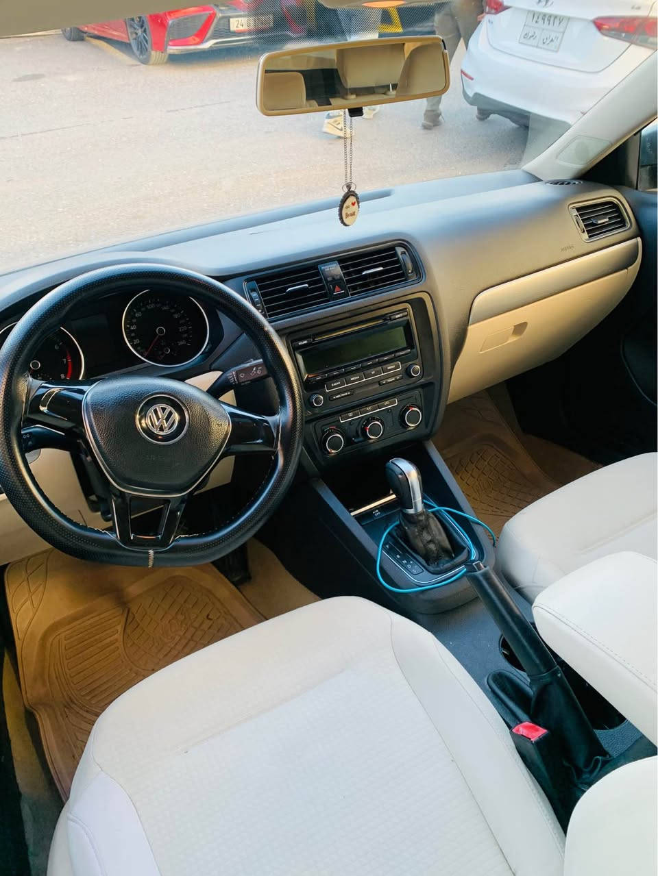 ڤولكسواكن جيتا 2015  
مواصفات خليجي داخل بيجي
بدون حادث و بدون صبغ
محرك 2.0 بدون توربو
ماشيه 240000km
مكان سیارە موجود بدهوك
سعر 124 و مجال قليل
*********** دهوك, العراق
