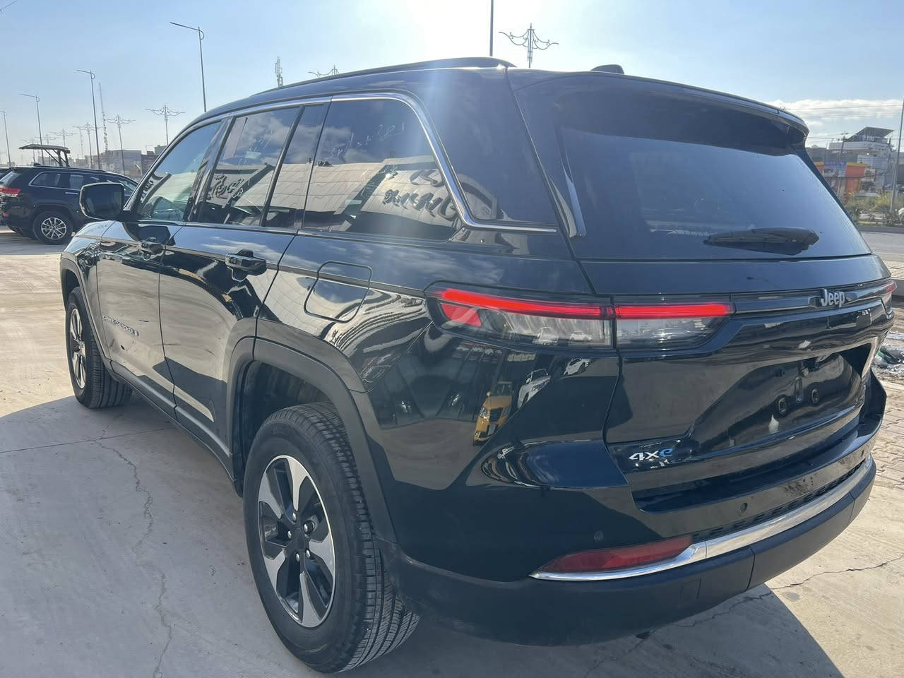 وارد امريكي فول بدون ايرباك ضررها فقط شباك ومازدا تعتبر كلين
‏ Grand Cherokee limited 4Xe 2024 2.0L

  فول مواصفات ماشيه 33 الف ميل 

 رقم فحص

معفيه من الكمرك وكلشي 

🟫 حجم المحرك ٢٠٠٠ تيربو جارج ٣٧٥ حصان مع محرك الكهرباء اسرع من الهيمي

نظام الشحن : الشحنة الوحدة تمشيك ٤٥ كيلو بدون بانزين نهائيا يعني بالداخل متحتاج بانزين بس اشحن كهرباء  

  محرك تيربو + هايبرد + بلك ان🔌

 جميع الايرباكات  سليمه   كامله

صور امريكا موجوده  بالمنشور 

🔴 2 ثنين شاشات

🔴 حساسات خلفية

🔴 ‏‎حساسات جانبيه بالمري

🔴 خمسة راكب 

🔴 رادار 360 درجة 

🔴  تحديد مسار   

🔴  تبريد قطعتين 

🔴خمس انضمة قيادة 

🔴 بانوراما 

🔴 دفع رباعي. 

🔴 كير ماوس مع وضعيات القياده المختلفه للجبال والطرق الوعره والرمال والطين

🔴 شفتات ستيرن 

🔴 هاند بريك بصمه 

🔴 ️مقود جلد + تدفئة 

🔴 شفتات ستيرن

مواصفات 

1️⃣ لايتات لد 

2️⃣ هيترات في الكشن 

3️⃣ شاشات دجتل شاشه كبيرة مع نفكيشن GPS بدون نت 

4️⃣ كراسي خزن ميموري  

5️⃣ سستم صوت ALPINEو دمام خلفي بلادي 

6️⃣ تشغيل عن بعد

7️⃣ نظام محاكاة العجلة الذكي 

8️⃣ نظام ملاحة 

9️⃣ نظام قيادة ذاتية بريك امامي خلفي اوتو (توقف ذاتي عند السهو)     

🔟 السعر 318 و بيها مجال

للاستفسار : ***********

