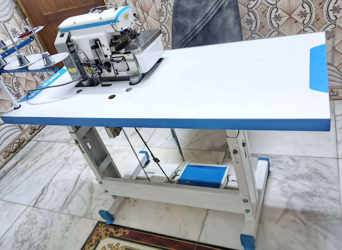 ماكنة خياطه اوفر نوع جاك لاصلي كاتم تحكم سرعه انار ذاتيه سعره 500 رقم هاتف ***********
