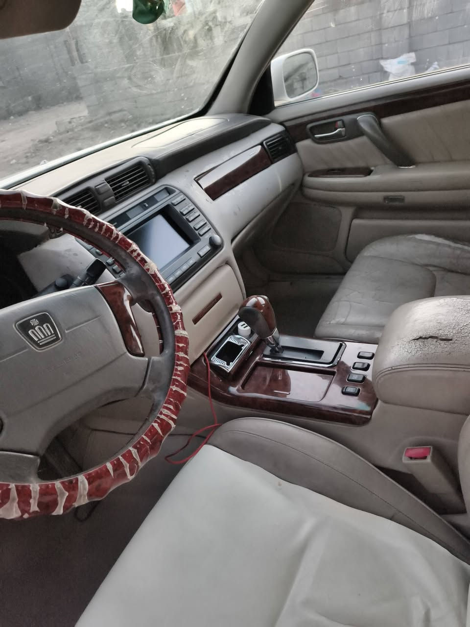 سلام عليكم ملكه كصتين 2002 شاصي 75 ديفور الجبير فول 1 عل 1 فول مواصفات  4دكم كرستال اصل  سنويه ل30 ب اسمي
اربع كشنات جلد كهربا تبريد خلفي امامي ثلاجه برده سياره فول الفول علما انه سياره كصتين حداده جديده  السعر 95 قفل الشراي يتصل رقمي 
***********
