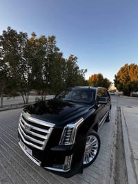 كاديلاك اسكاليد بلاتينيوم 2015 العداد 170 الف كيلو متر  دوسه كهرباء  ج...